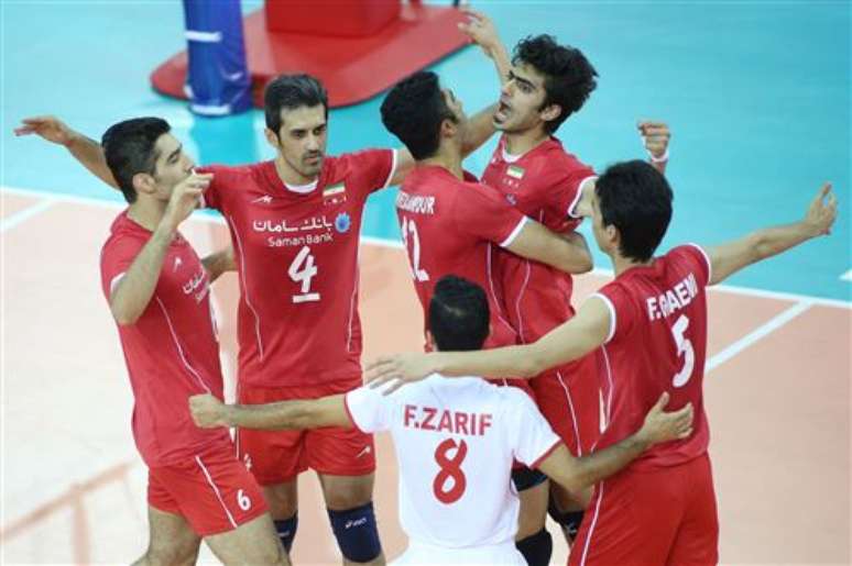 Irã comemora classificação inédita às semifinais na Liga Mundial