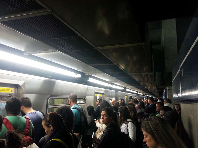 Linha 1-Azul do Metrô também apresentou lentidão nesta sexta