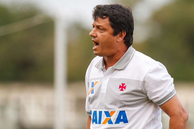 Adilson Batista foi vaiado depois do soar do apito final