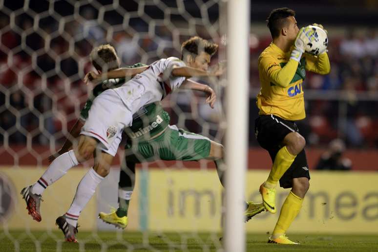 <p>São Paulo não conseguiu passar do goleiro Fabiano</p>