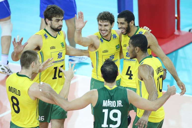 <p>Brasil derrotou a It&aacute;lia por 3 sets a 0 e garantiu vaga para final da Liga Mundial, que ser&aacute; decidida domingo, contras os EUA</p>