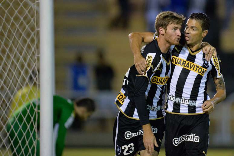 <p>Torcedores querem fazer pacto de confian&ccedil;a com jogadores do Botafogo</p>