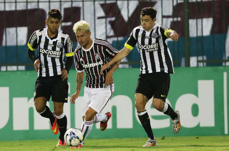 <p>Oswaldo de Oliveira reclamou de falta antes do gol dos anfitri&otilde;es</p>
