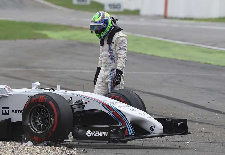 <p>Felipe Massa precisou abandonar o GP da Alemanha na primeira volta após acidente</p>