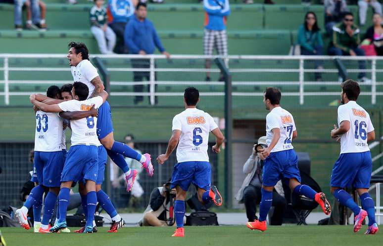 <p>Time celeste busca primeiro triunfo no novo Maracanã</p>