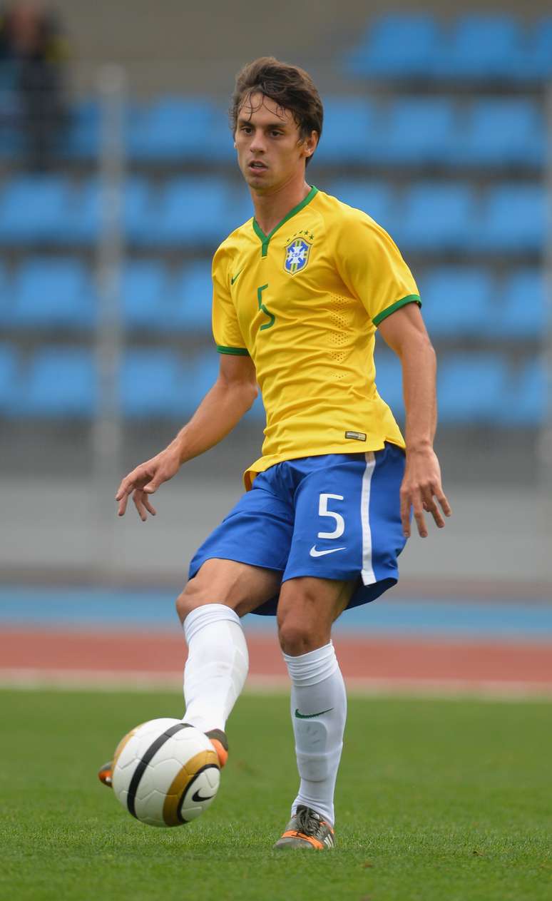 Rodrigo Caio foi eleito o melhor jogador na Seleção sub 21 campeã em Toulon