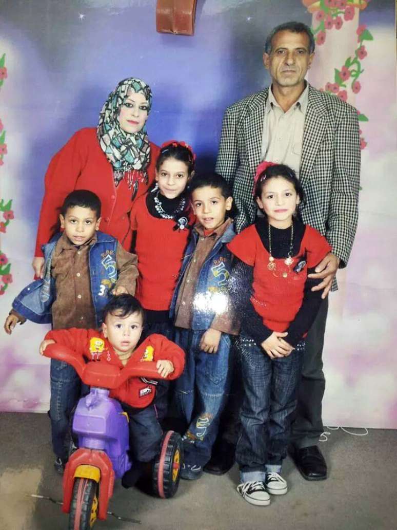 <p>Ibrahim al-Kilani morreu junto da esposa e dos cinco filhos&nbsp;em um ataque a&eacute;reo contra um edif&iacute;cio&nbsp;de Gaza</p>