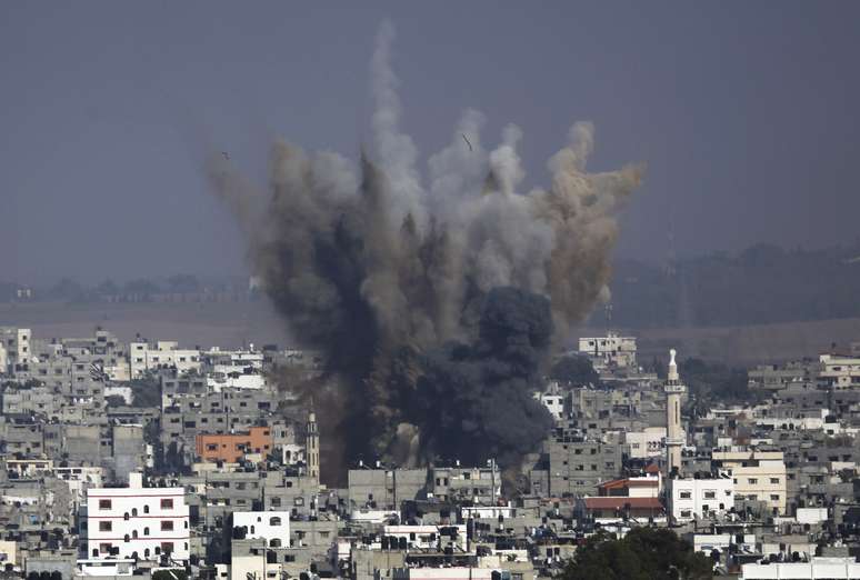 <p>A ofensiva israelense contra a Faixa de Gaza entrou no seu 15&ordm; dia</p>