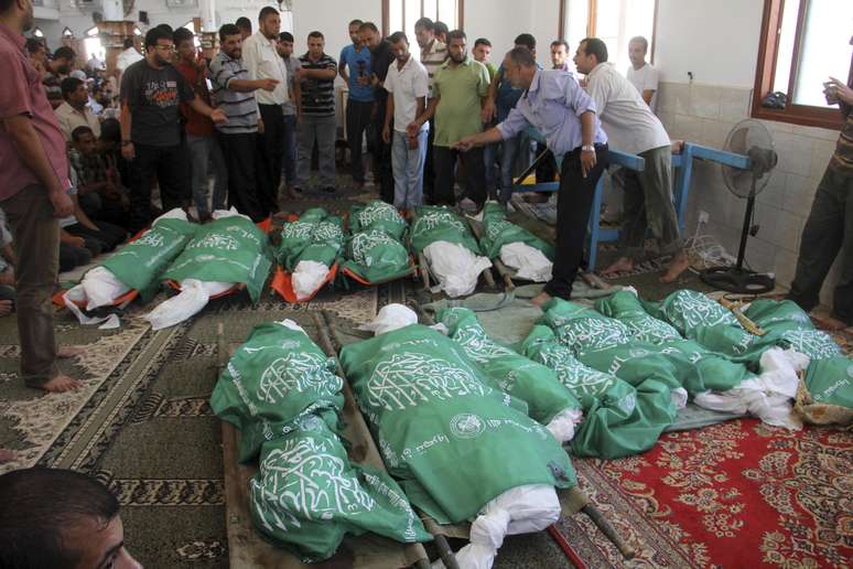 Quatro mulheres e um homem de uma mesma família morreram em dois ataques na cidade de Deir al Balah