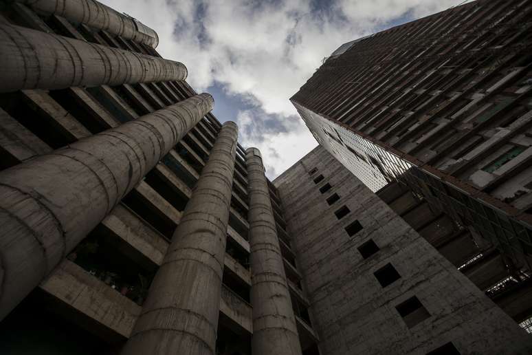 <p>A "Torre de David" começou a ser invadida em 2007 e serviu de abrigo para cerca de 3 mil pessoas</p>