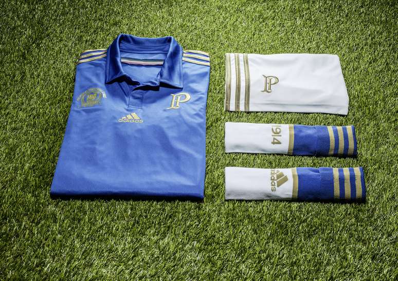 Camisa azul com detalhes dourados relembra as raízes italianas do clube