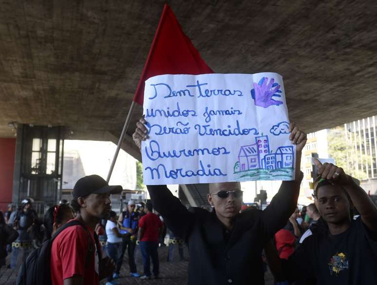 Manifestantes se reuniram no vão livre do Masp na tarde desta quarta