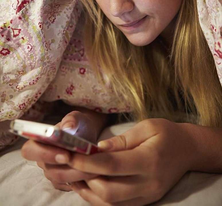 <p>Preocupada com as mensagens, a adolescente decidiu dormir no quarto da mãe</p>