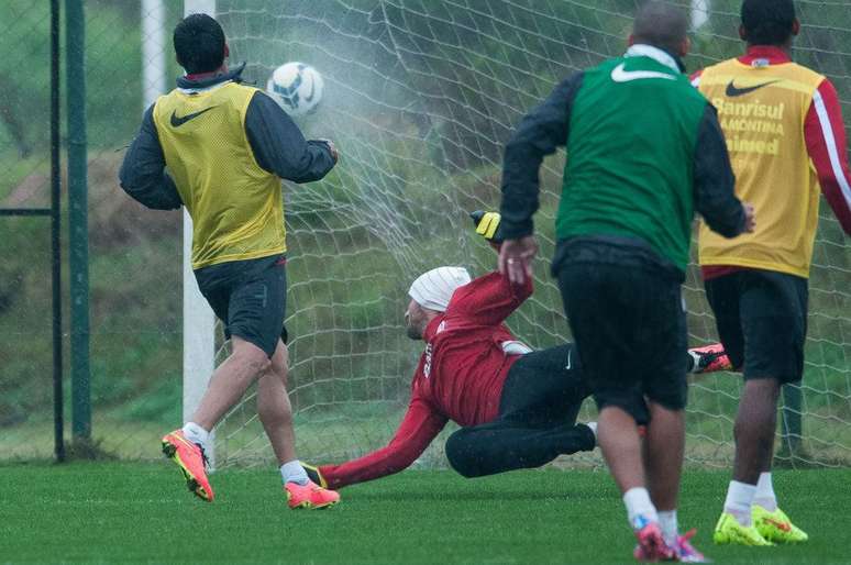 Inter treina debaixo de chuva nesta quarta-feira