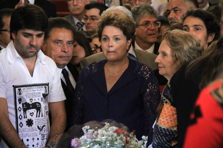 A presidente Dilma esteve no velório de Ariano Suassuna, nesta quinta-feira (24), no Palácio do Campo das Princesas, no centro do Recife