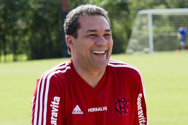 Vanderlei Luxemburgo foi apresentado no início da tarde desta quinta-feira como novo técnico do Flamengo; veja imagens