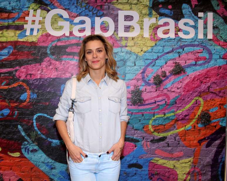 <p>Na tarde desta quinta-feira (24), Carolina Dieckmann foi o grande destaque da inauguração da terceira loja da GAP no Brasil, desta vez, em solo carioca. A atriz foi convidada para 'cortar a fita' que marcou a chegada da marca ao Barra Shopping</p>