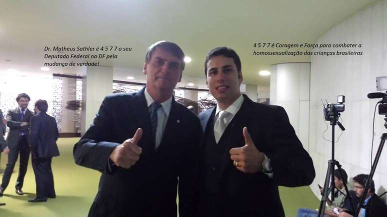 Em sua página no Facebook, Sathler postou uma foto com o deputado federal Jair Bolsonaro (PP-RJ), conhecido pelo discurso homofóbico