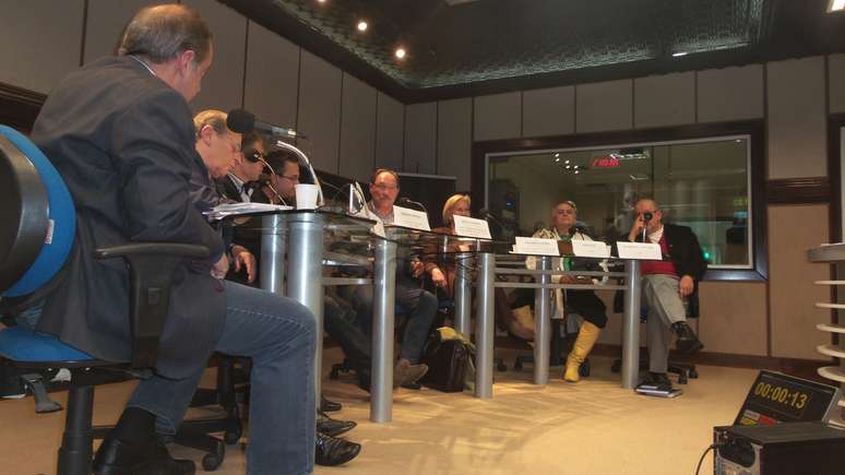 Os oitos candidatos ao governo do Estado debateram suas propostas na rádio Guaíba