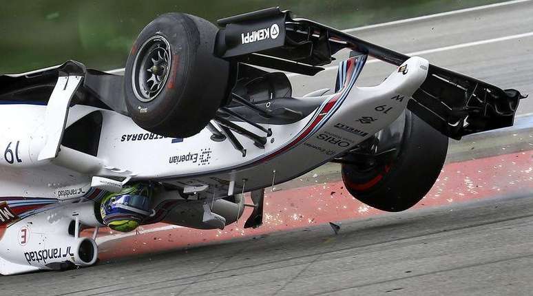Felipe Massa sofre acidente no GP da Alemanha em 20 de julho.