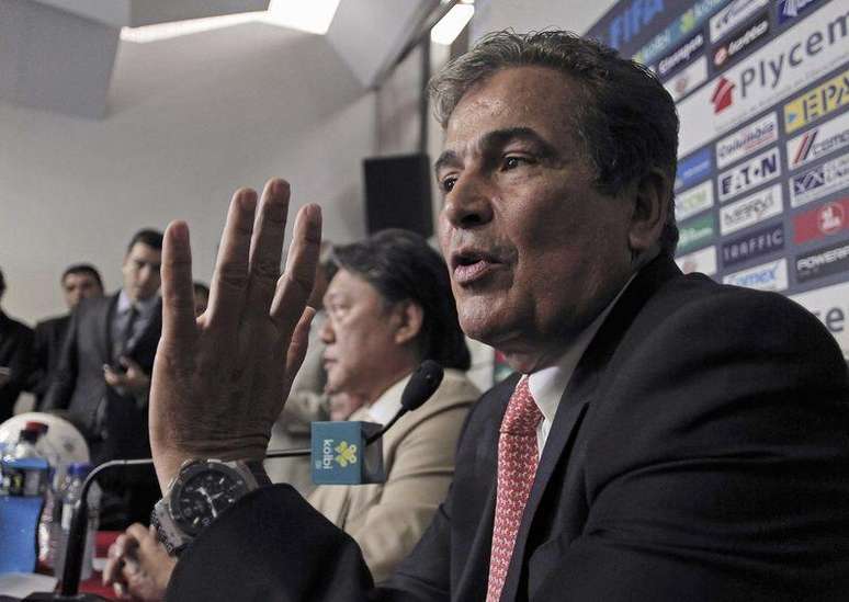 O colombiano Jorge Luis Pinto anuncia a sua saída do cargo de técnico da seleção de futebol da Costa Rica, em entrevista coletiva em San José, na Costa Rica, nesta quinta-feira. 24/07/2014