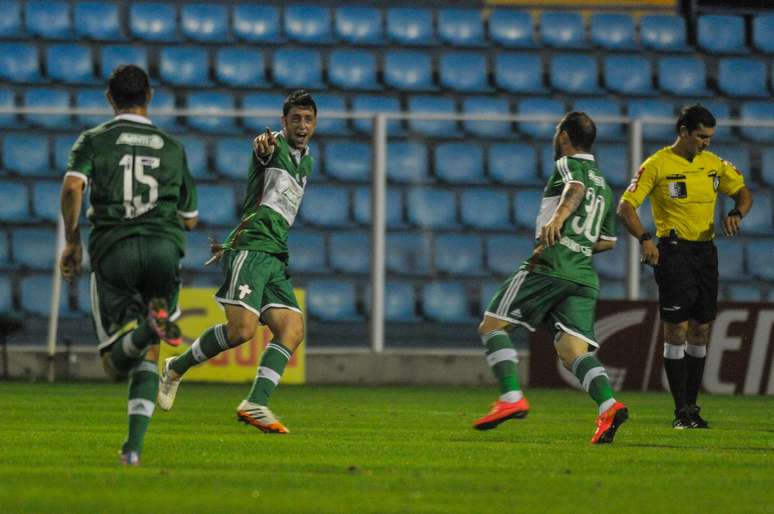 Felipe Menezes marcou dois gols para o Palmeiras