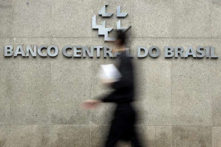 <p>Fachada da sede do Banco Central, em Brasília; em ata do Copom, banco sinalizou que não deve reduzir a taxa Selic num futuro próximo</p>