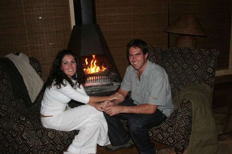 <p>Reine Dalziel e o ex-marido, Cameron, morto na queda do avião da Malaysia Airlines na Ucrânia</p>