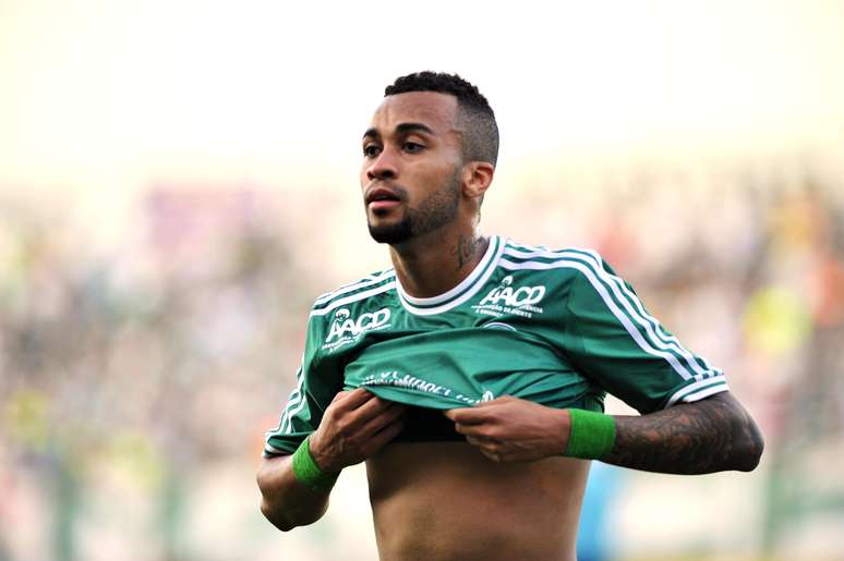 <p>Wesley vive impasse no Palmeiras</p>