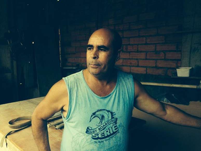 Marceneiro Luciano Pereira, vizinho do terreno onde primo de Bruno diz que Eliza Samudio foi enterrada, acredita ser impossível que ossada de ex-modelo esteja no local