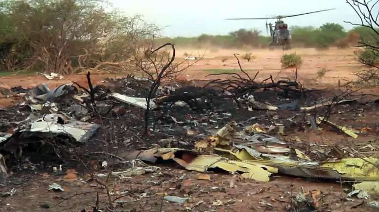 <p>Restos do avião da Air Algerie que caiu no Mali em julho de 2014, matando as 116 pessoas a bordo</p>