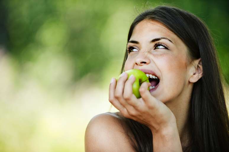 <p>La manzana contiene un antioxidante que ejerce una acción antibacterial.</p>