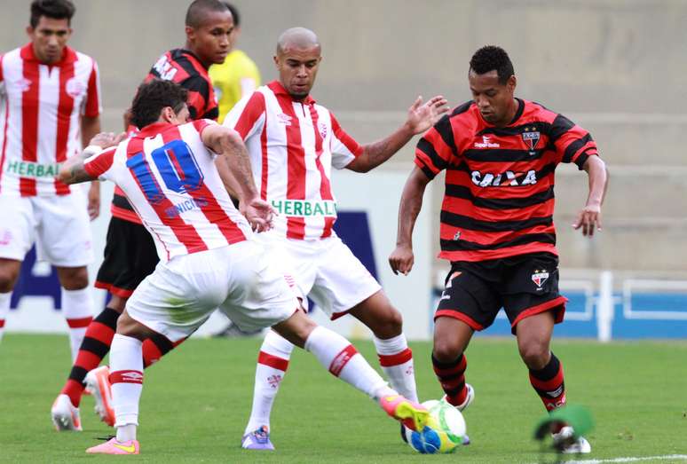 Atlético-GO levou a melhor contra o Náutico em Goiânia