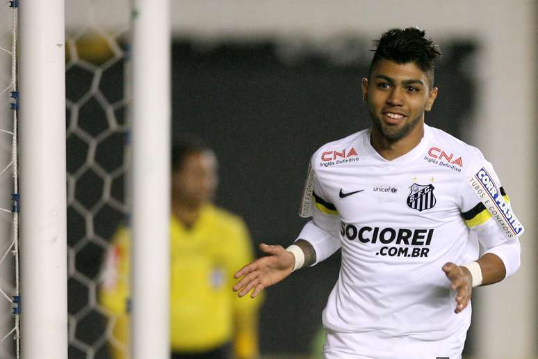 <p>Aos 17, Gabigol é o artilheiro santista na temporada com 15 gols</p>