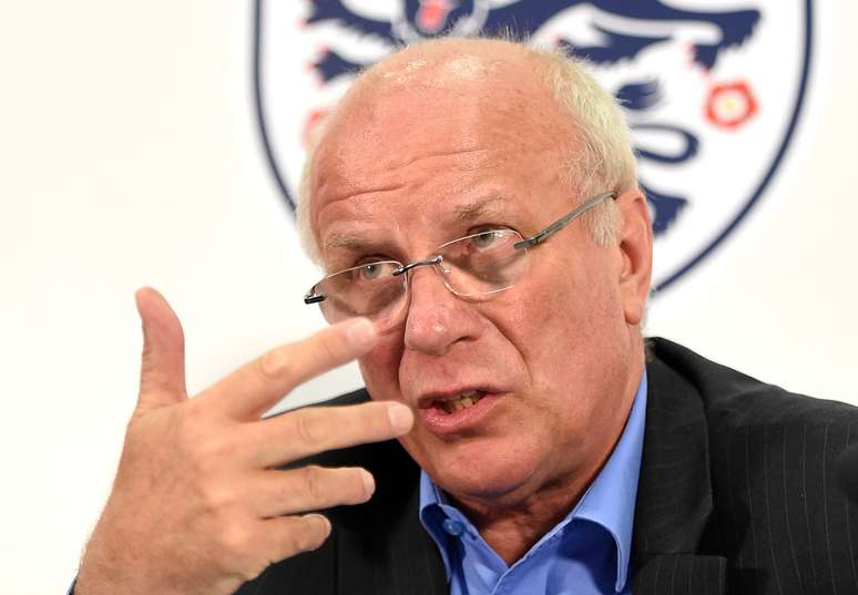Greg Dyke, presidente da Associação de Futebol da Inglaterra, diz que entidade precisa ser mais democrática