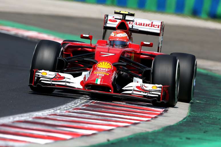 <p>Raikkonen mant&eacute;m cautela na Ferrari</p>