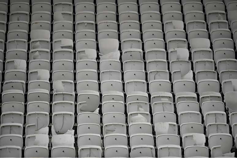 <p>STJD denunciou Corinthians e Palmeiras por 258 cadeiras quebradas no estádio alvinegro no clássico</p>