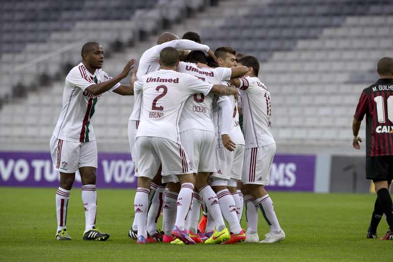 Fluminense comemora gol na Arena da Baixada