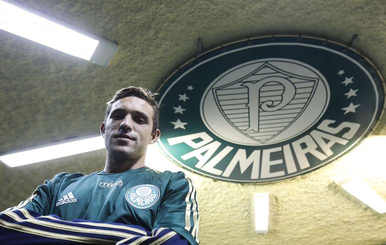 Allione foi apresentado pelo Palmeiras após derrota em clássico