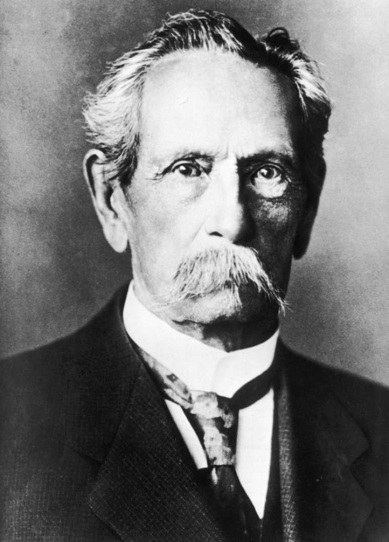 Karl Benz teve altos e baixos na sua carreira de empresário, mas sua visão pioneira deixou  seu nome registrado na história do automóvel 