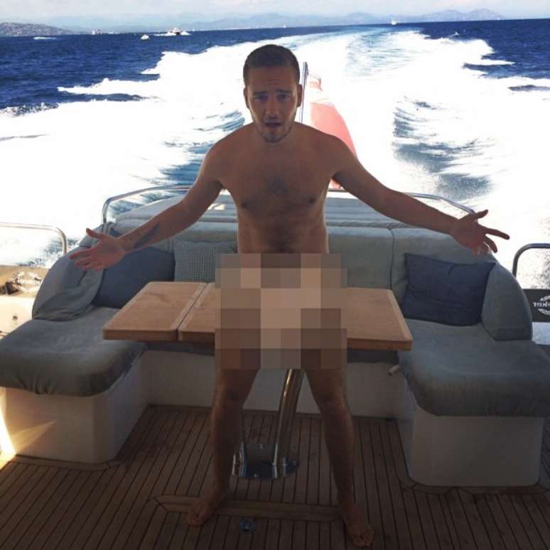 Liam Payne, do One Direction, causou confusão no Instagram ao postar uma foto em que supostamente aparece nu. Tudo não passava de uma brincadeira