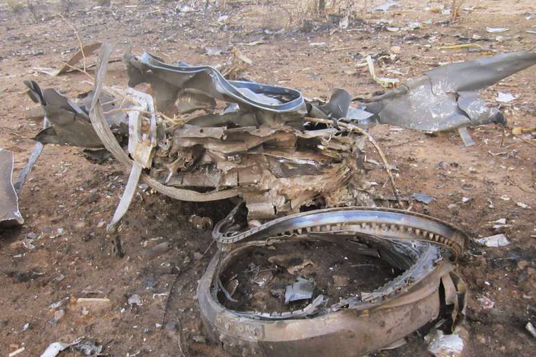 <p>Escombros do avião foram encontrados no Mali após queda</p>