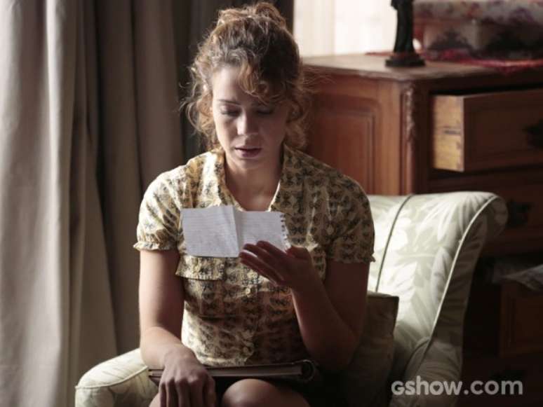 Cristina lê carta escrita por Cora