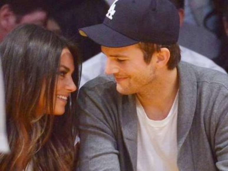 <p>Mila Kunis e Ashton Kutcher devem se casar em julho de 2015</p>