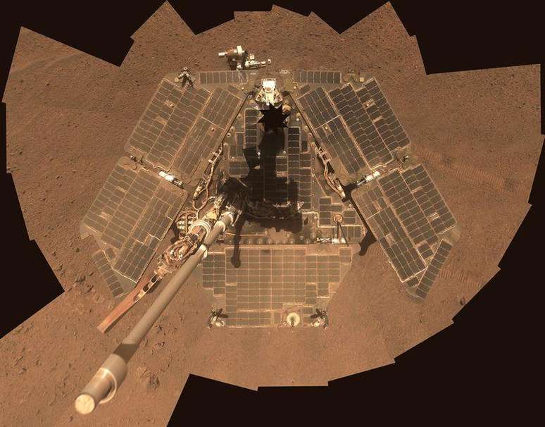 A sonda Opportunity, da Nasa, é vista em Marte nesta foto de divulgação divulgada para a Reuters nesta terça-feira. 29/07/2014
