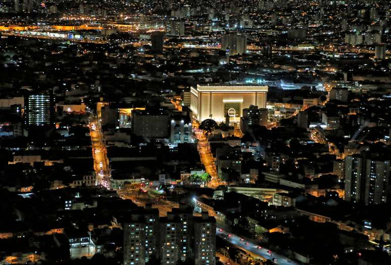 A Igreja Universal do Reino de Deus vai inaugurar em São Paulo uma réplica do Templo de Salomão que foi construído em um terreno de 35 mil metros quadrados