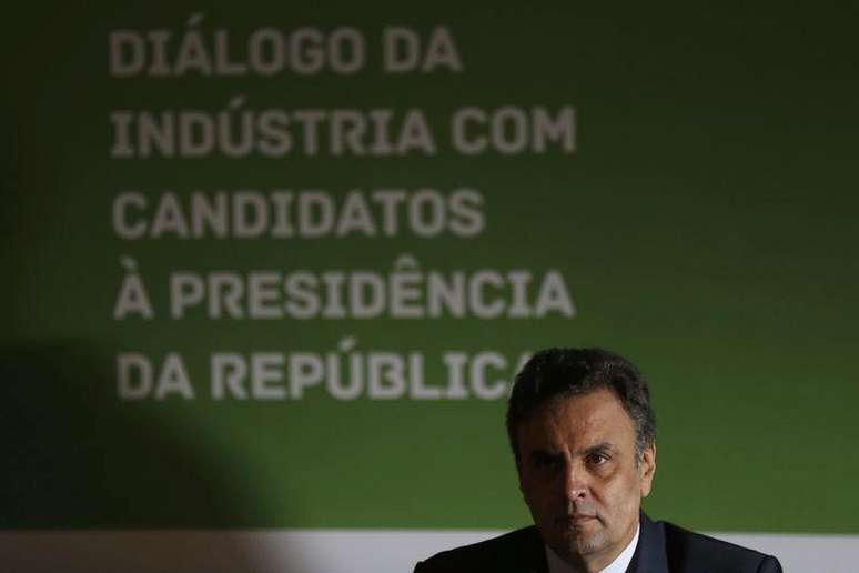 Candidato do PSDB à Presidência, Aécio Neves, durante entrevista coletiva na sede da CNI em Brasília. 30/07/2014.