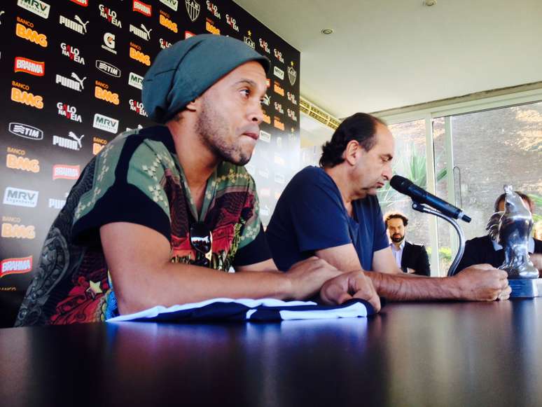 <p>Kalil admite que sa&iacute;da de Ronaldinho Ga&uacute;cho foi decis&atilde;o de Levir</p><p>&nbsp;</p>