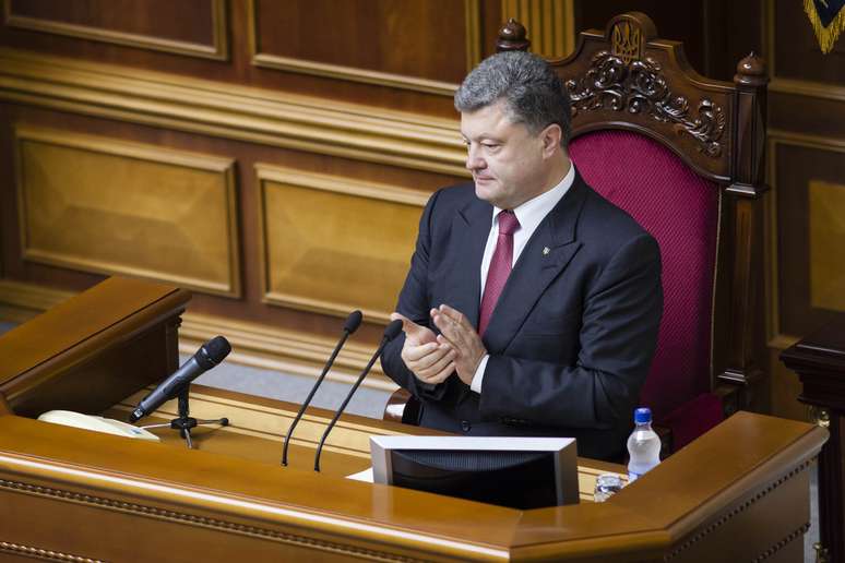 <p>Presidente da Ucr&acirc;nia, Petro Poroshenko, participa de uma sess&atilde;o do parlamento, em Kiev</p>