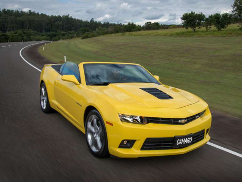 <p>Até o esportivo Camaro participa da nova peça publicitária da Chevrolet</p>